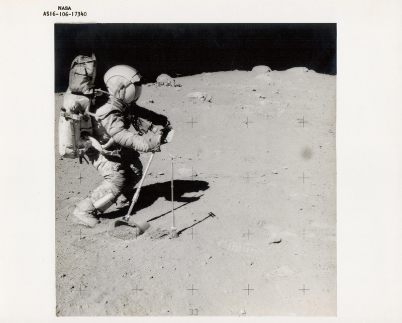 Illustration for article titled 15 Rare Images From NASA's First Decades of Space Exploration